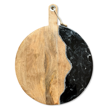 Load image into Gallery viewer, XL ronde epoxy borrelplank Deluxe zwart/zilver/wit/zilveren steentjes

