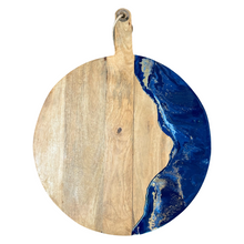 Load image into Gallery viewer, XL ronde epoxy borrelplank Deluxe Delftsblauw/wit/goud
