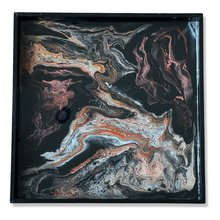 Afbeelding in Gallery-weergave laden, Vierkant zwart houten dienblad met epoxy versiering
