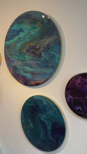 Video laden en afspelen in Gallery-weergave, Epoxy schilderij - MYSTIC - Ø80 cm
