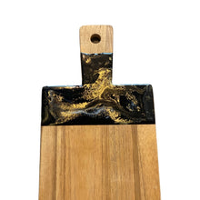 Load image into Gallery viewer, XL borrelplank met epoxy zwart/goud/wit 70 cm
